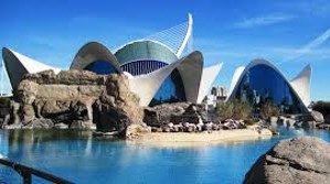 Valencia ist natürlich auf Ihrer Tour mit dem Wohnmobil. Weltkulturerbe trifft auf Moderne. Einzigartig...